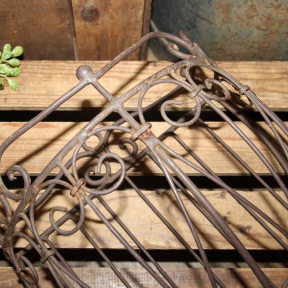 VTG French Country Farmhouse Rustic Scrolled Wrought Iron Wall Planter Basket - Picture 2 of 6
